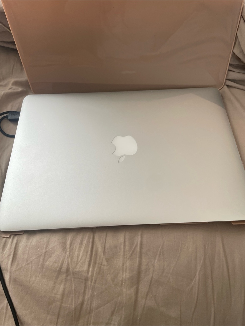 Apple Silver MacBook Air 13 in (2017) Laptop with Apple Logo